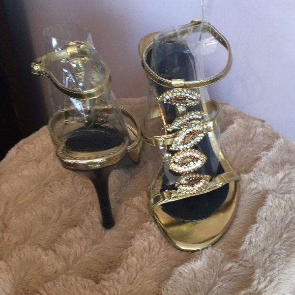 Gold strapped dress Sandals - Picture 2 of 8